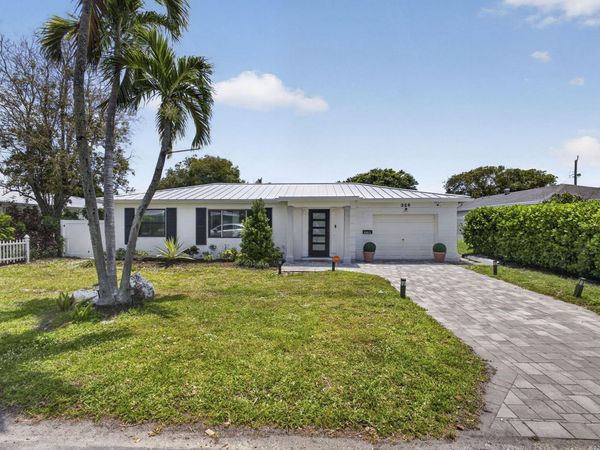 326 Alhambra Place, West Palm Beach, FL 33405