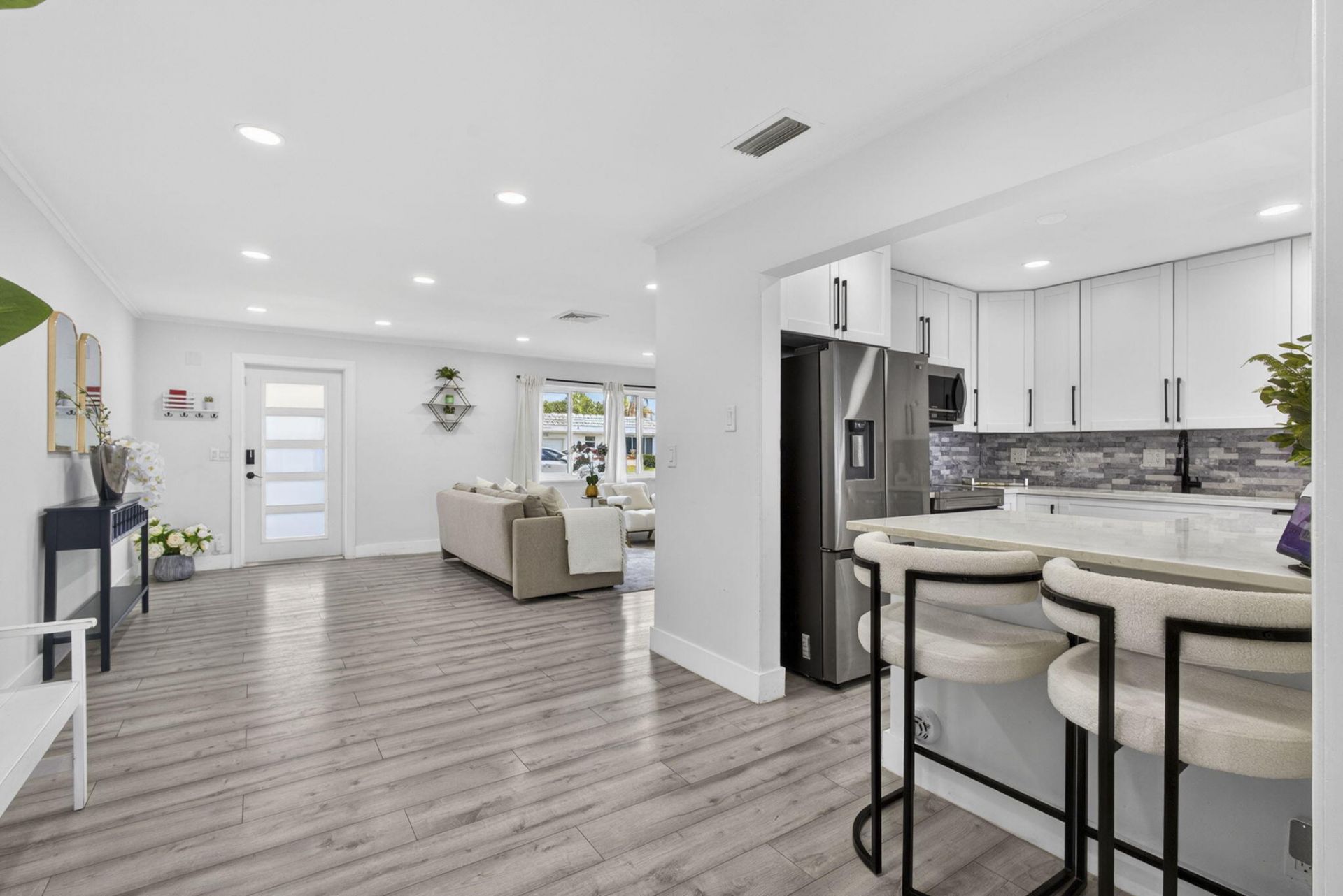 326 Alhambra Place, West Palm Beach, FL 33405 Photo