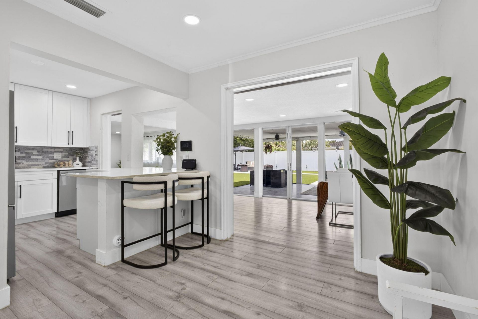 326 Alhambra Place, West Palm Beach, FL 33405 Photo