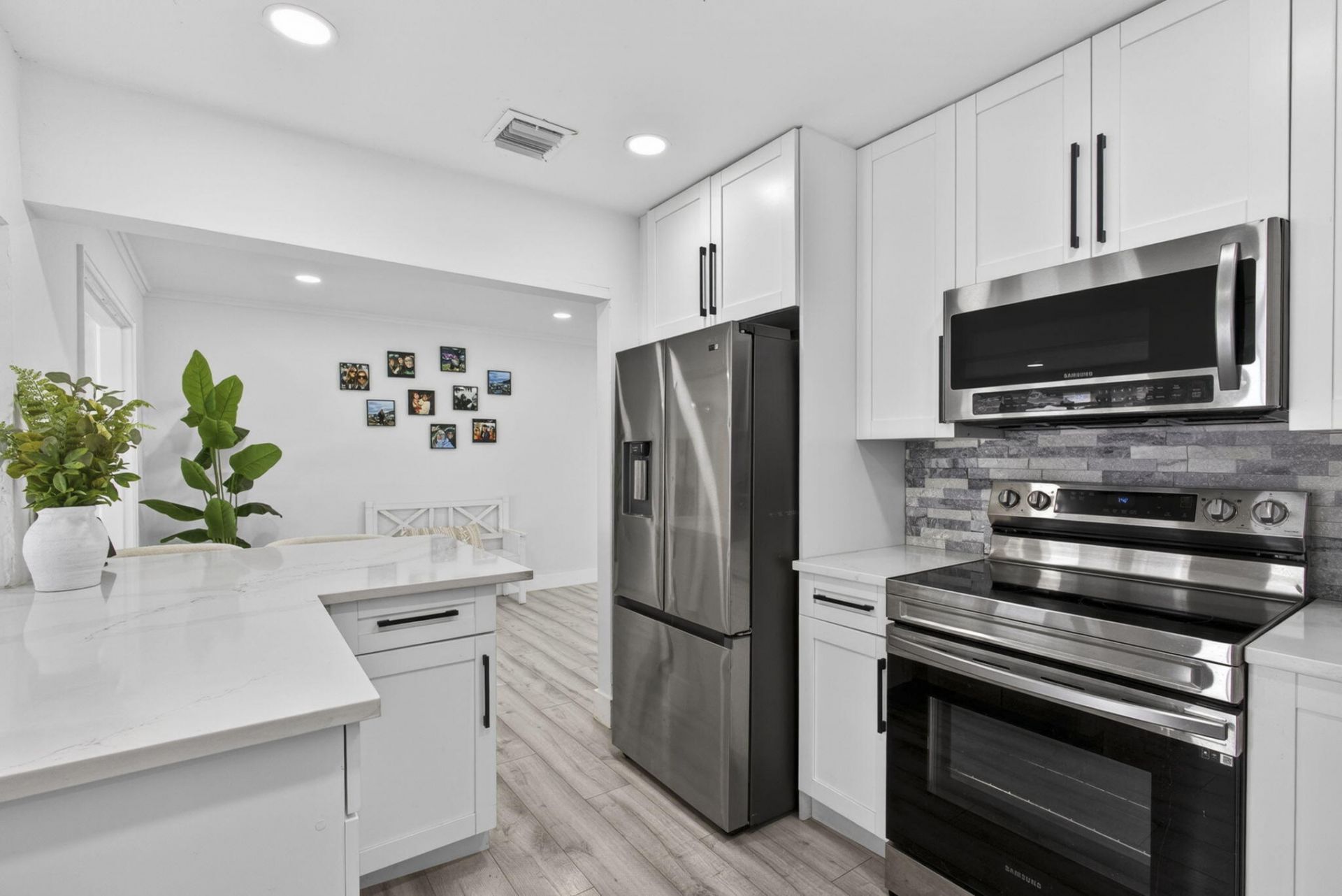 326 Alhambra Place, West Palm Beach, FL 33405 Photo