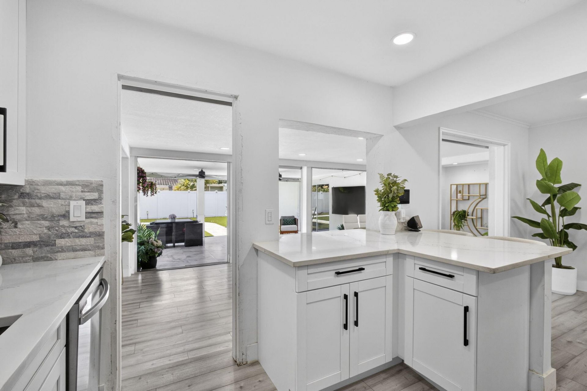 326 Alhambra Place, West Palm Beach, FL 33405 Photo