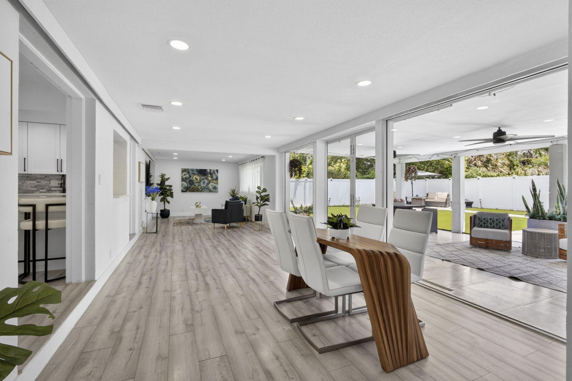 326 Alhambra Place, West Palm Beach, FL 33405 Photo