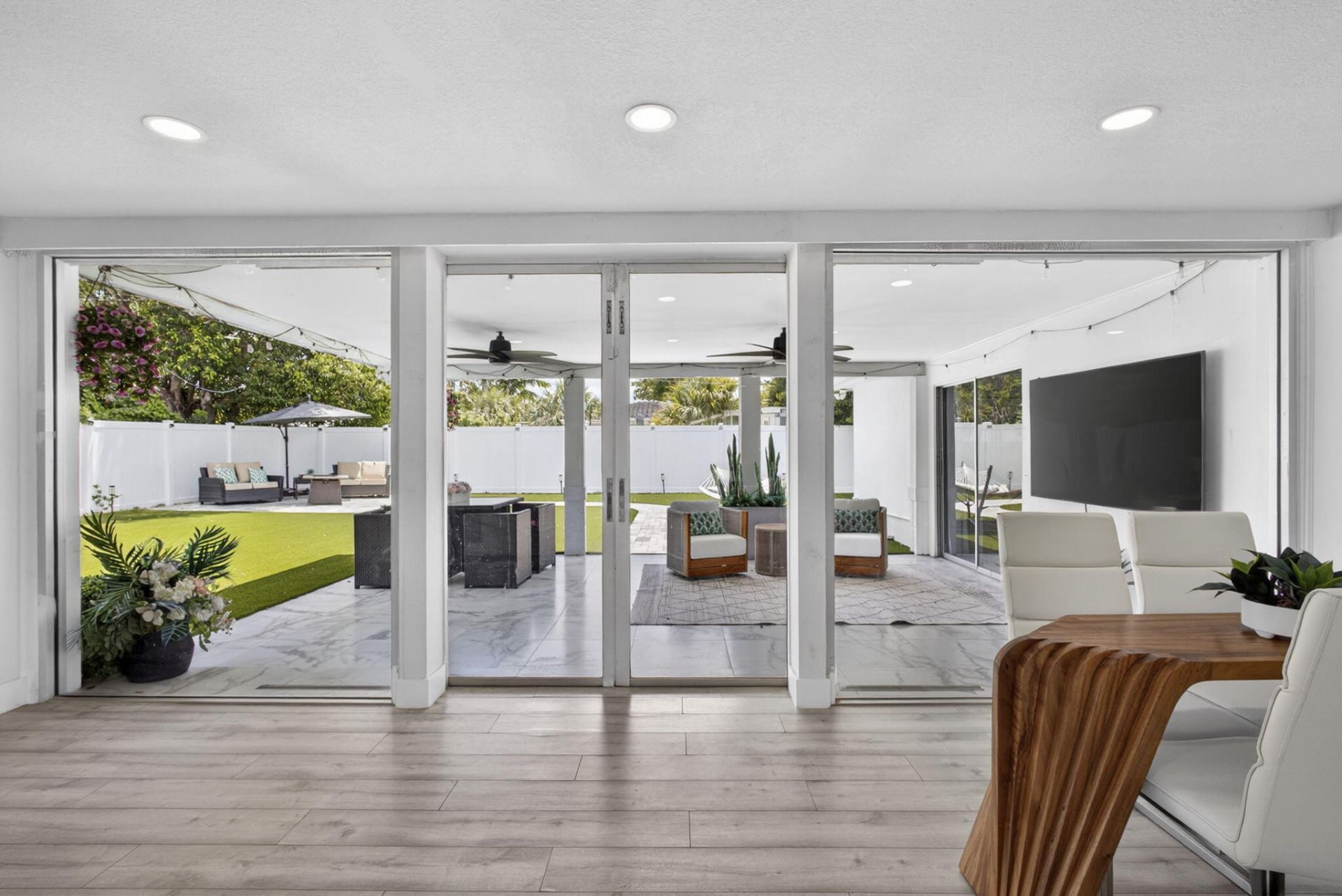 326 Alhambra Place, West Palm Beach, FL 33405 Photo