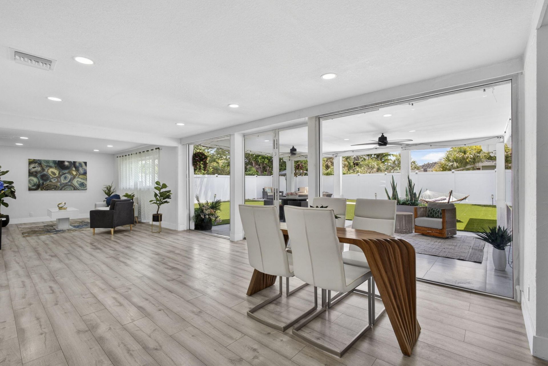 326 Alhambra Place, West Palm Beach, FL 33405 Photo
