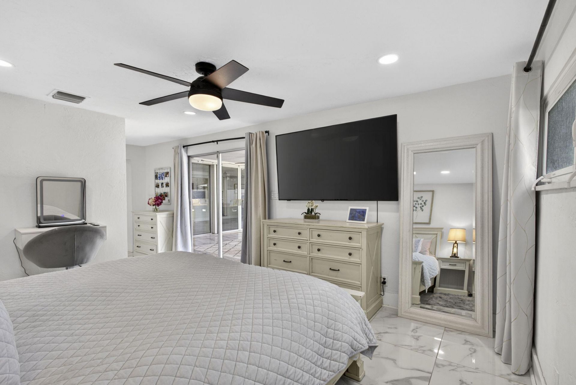 326 Alhambra Place, West Palm Beach, FL 33405 Photo