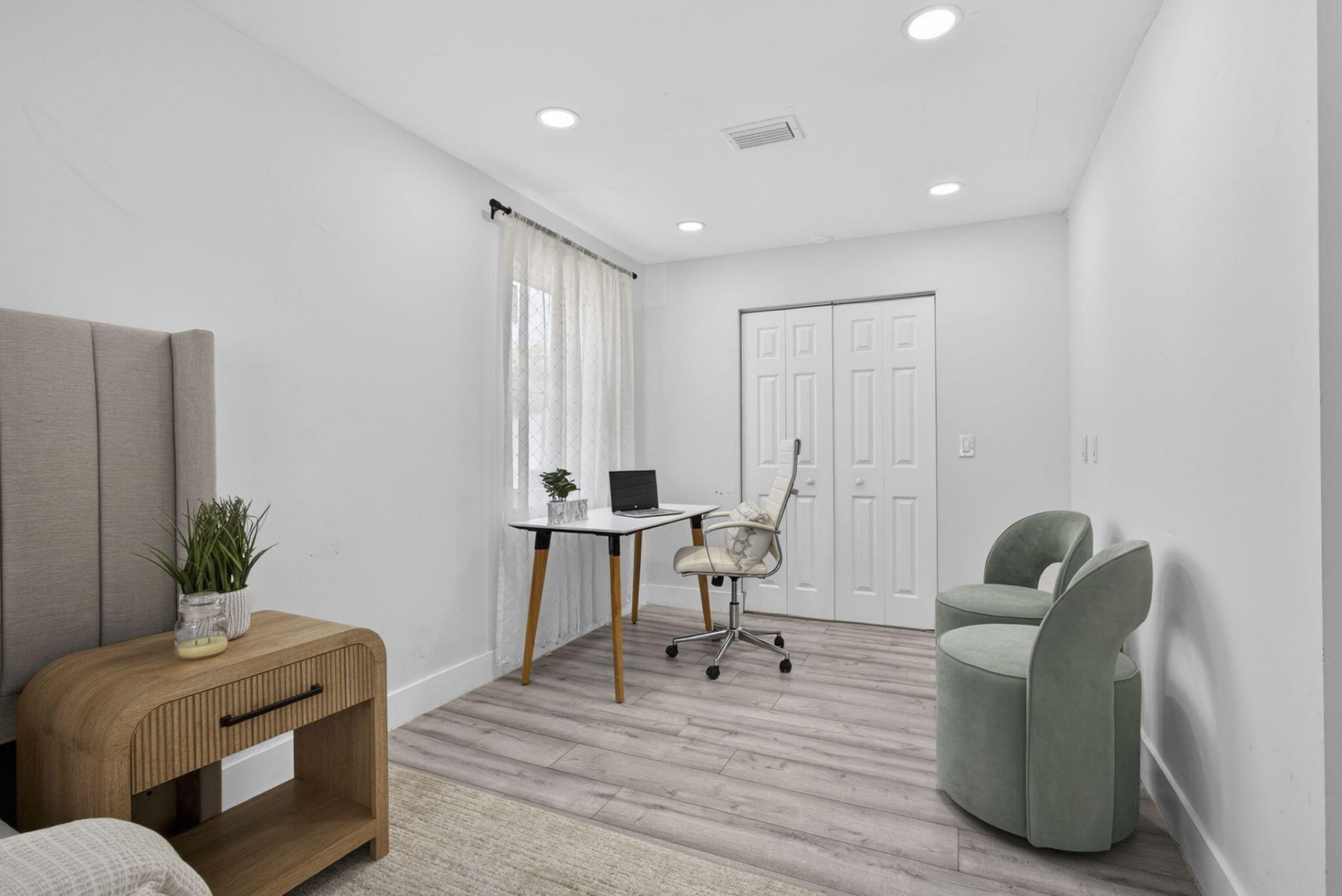 326 Alhambra Place, West Palm Beach, FL 33405 Photo