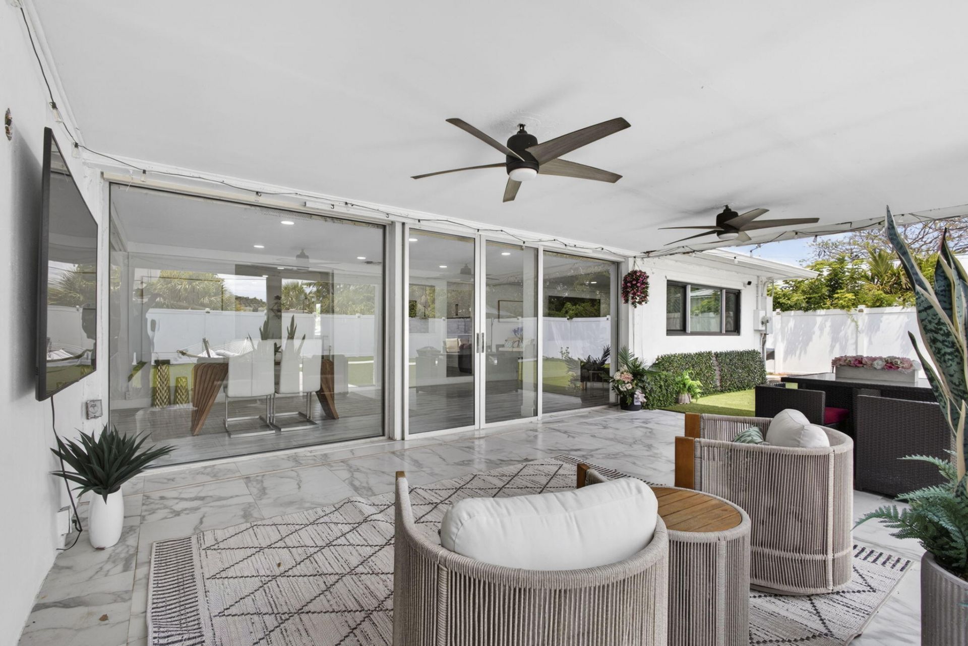 326 Alhambra Place, West Palm Beach, FL 33405 Photo