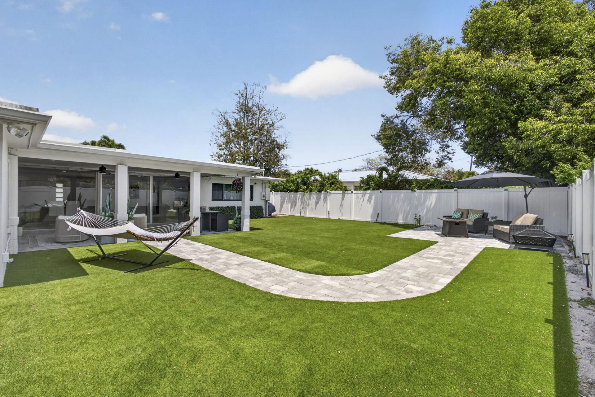 326 Alhambra Place, West Palm Beach, FL 33405 Photo