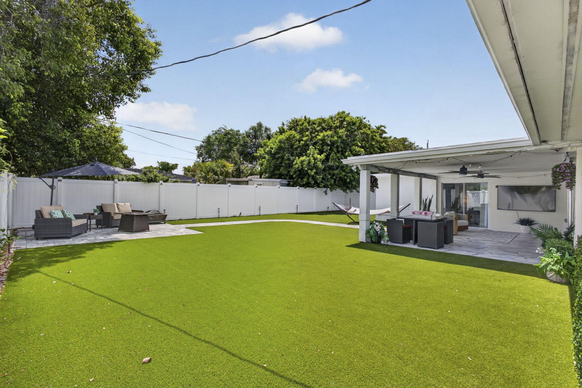 326 Alhambra Place, West Palm Beach, FL 33405 Photo