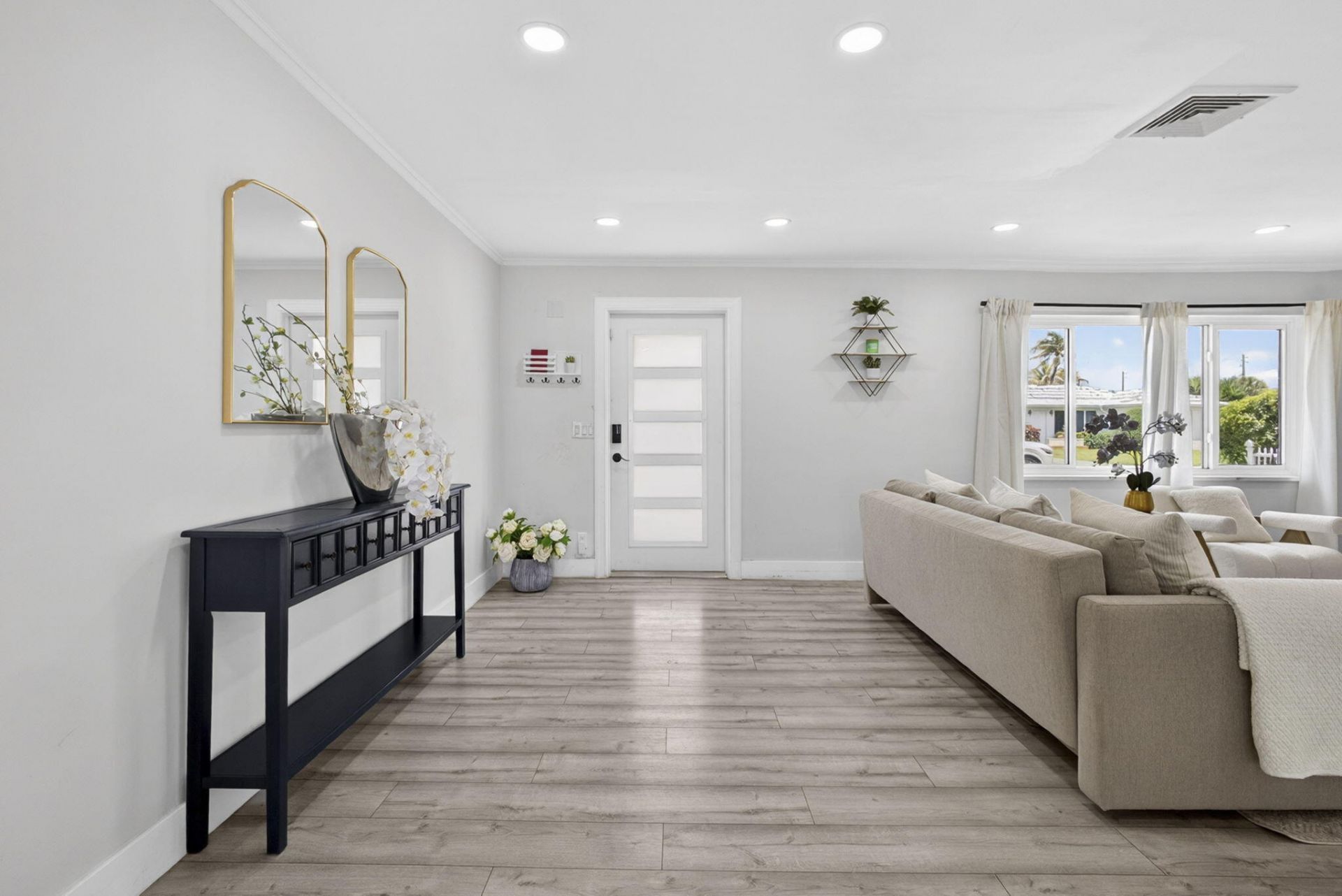326 Alhambra Place, West Palm Beach, FL 33405 Photo