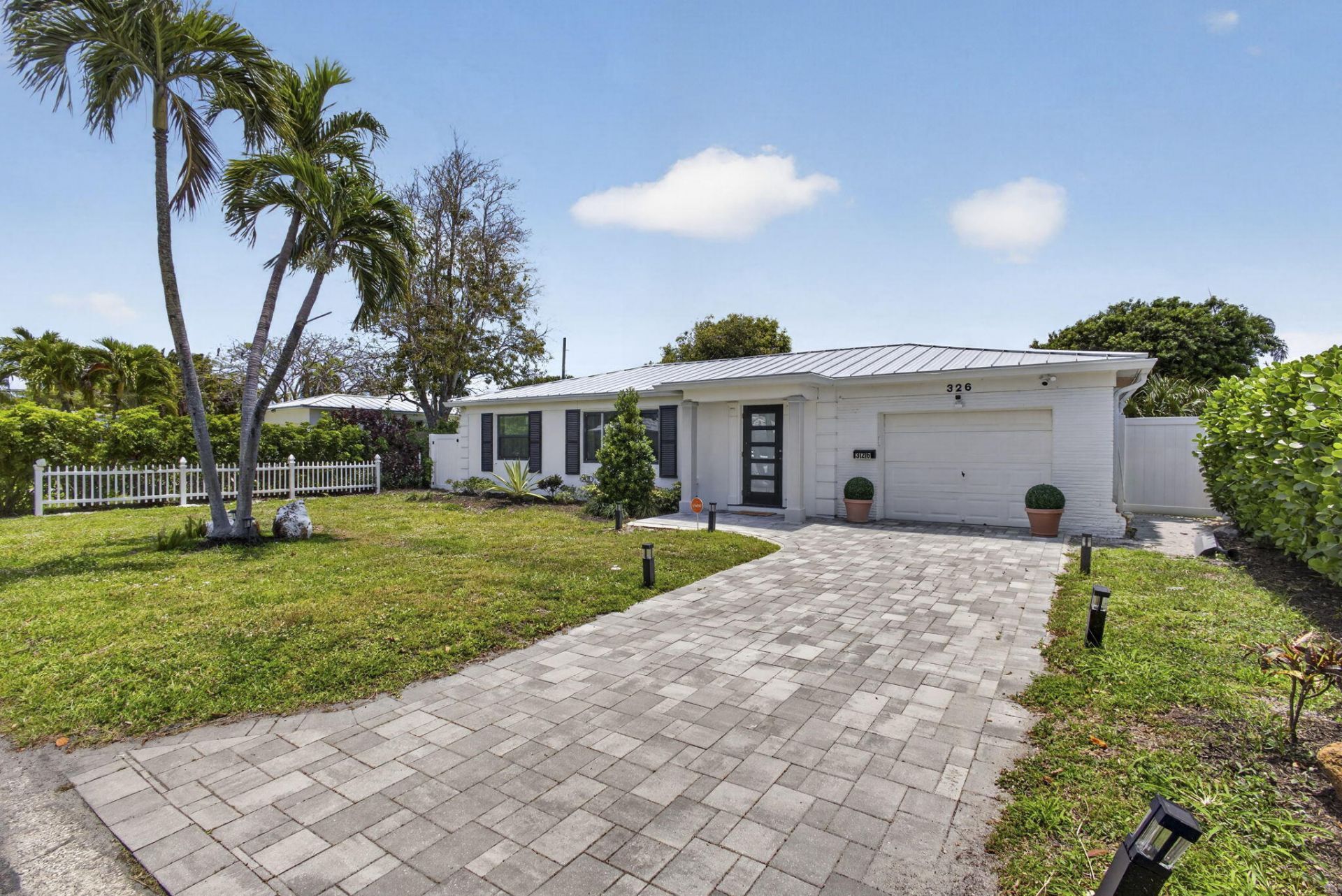 326 Alhambra Place, West Palm Beach, FL 33405 Photo