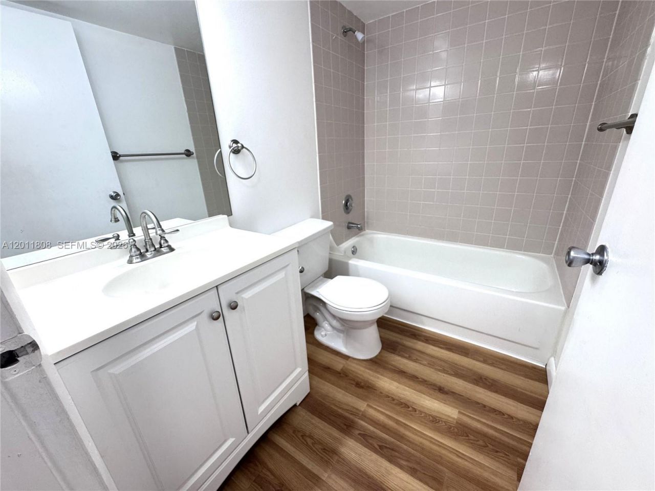 8240 SW 210th St , Unit 209, Cutler Bay, FL 33189 Photo