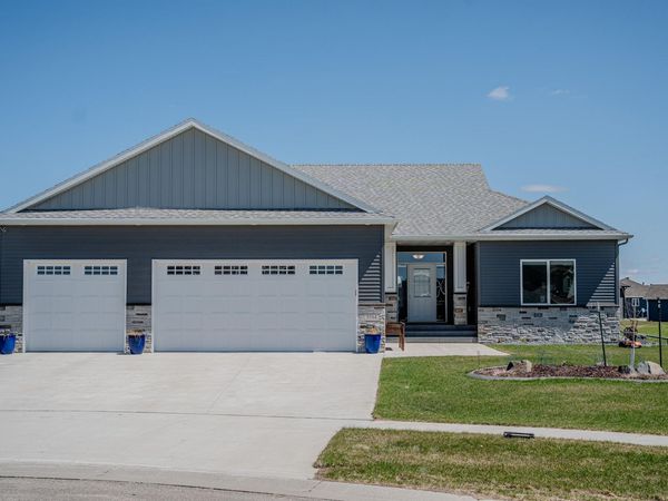 5594 43rd Street S, Fargo, ND 58104