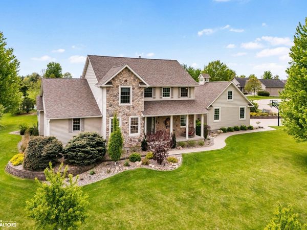 1402 Ridgeview Court, Washington, IA 52353