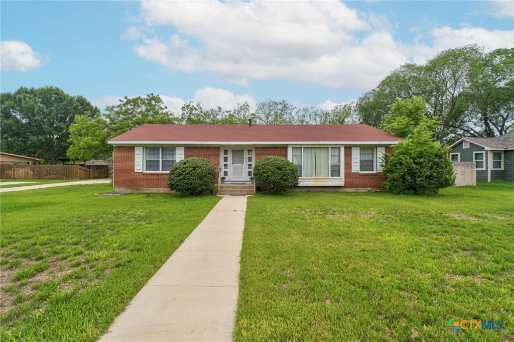 908 S Laurel Avenue, Luling, TX 78648 Main Photo