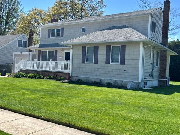 604 C Briarwood Avenue , West Islip, NY 11795