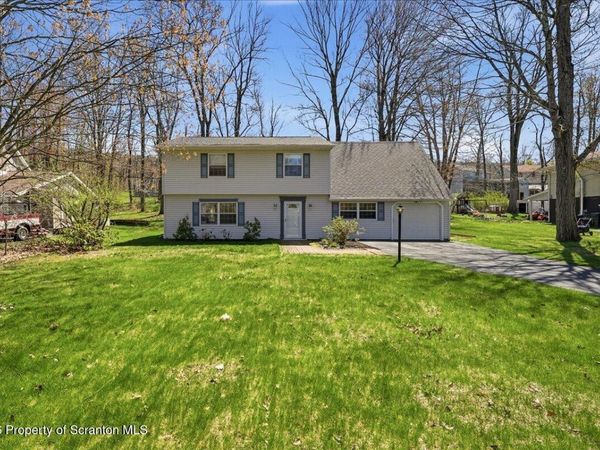 30 Yorktown Road, Mountaintop, PA 18707