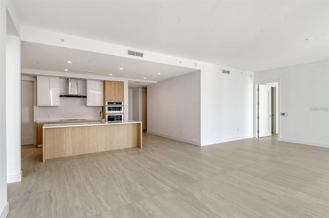 301 Quay Commons , Unit 1011, Sarasota, FL 34236 Photo