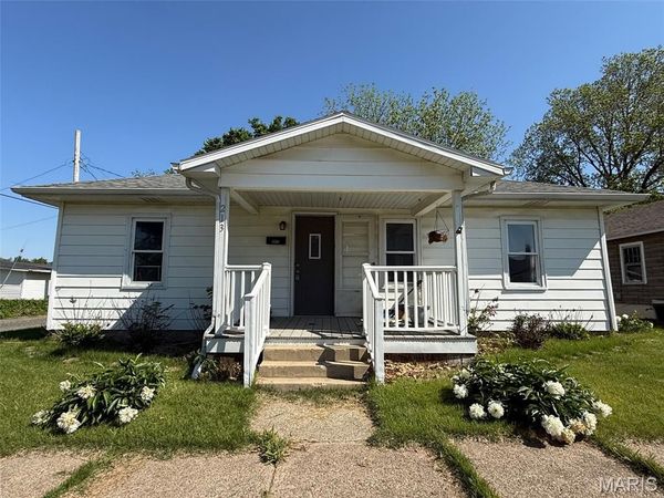 213 W Saint Clair Street , Vandalia, IL 62471