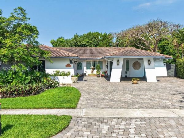 3024 SW 98th Ct , Miami, FL 33165
