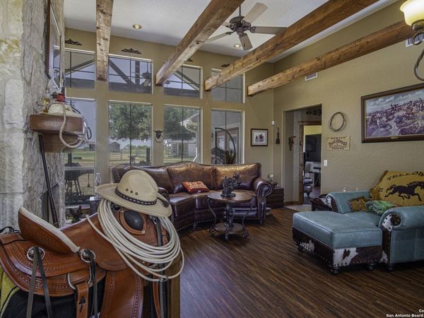 1891 State Highway 97 E, Floresville, TX 78114