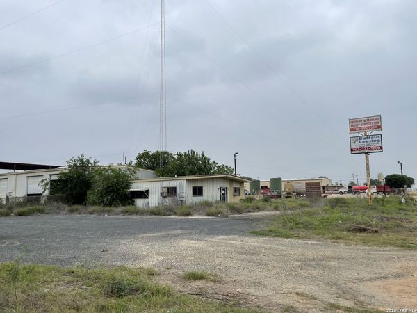 2081 BI 35 E, Pearsall, TX 78061