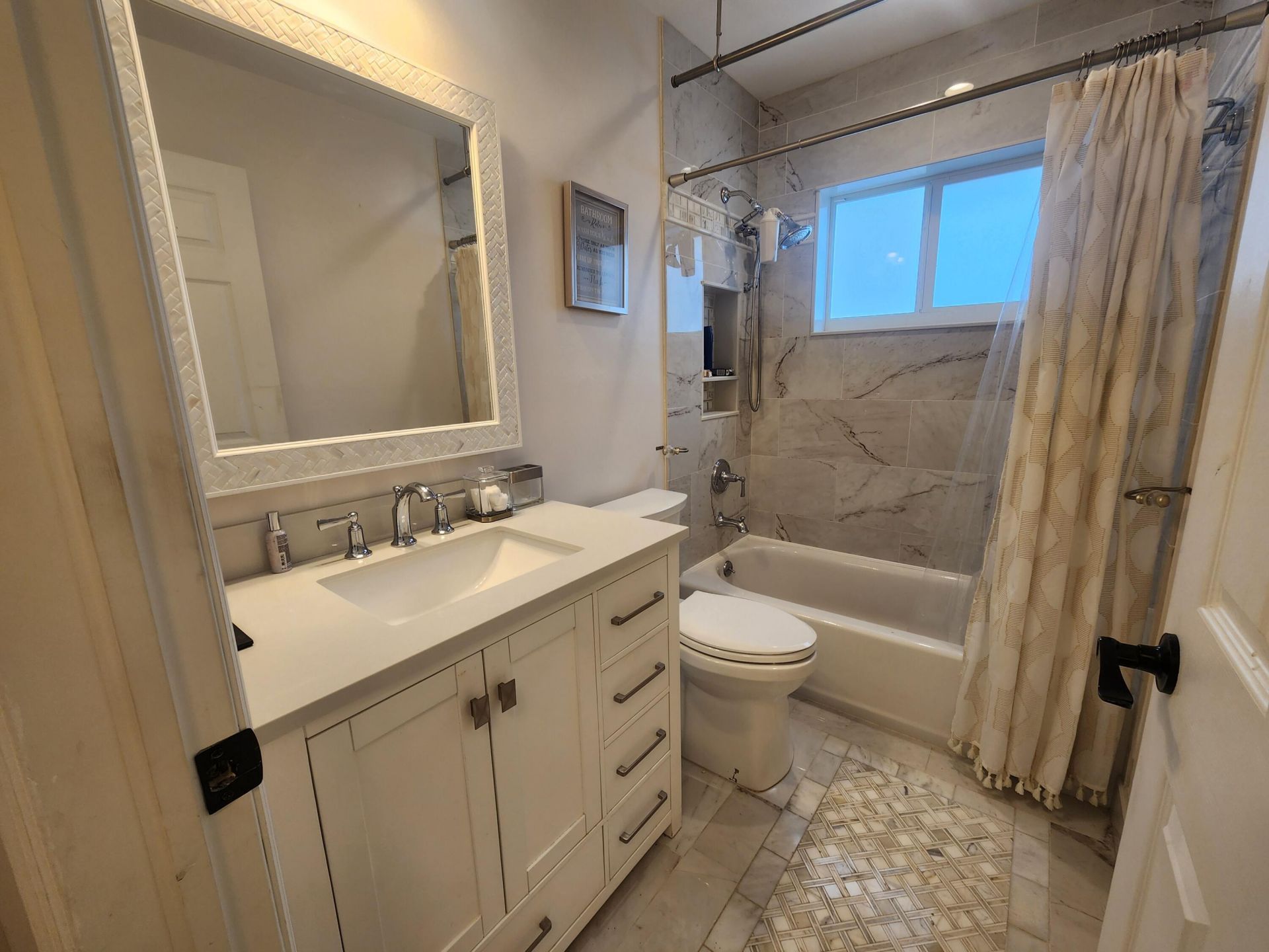250 E Riverbend Drive, Sunrise, FL 33326 Photo