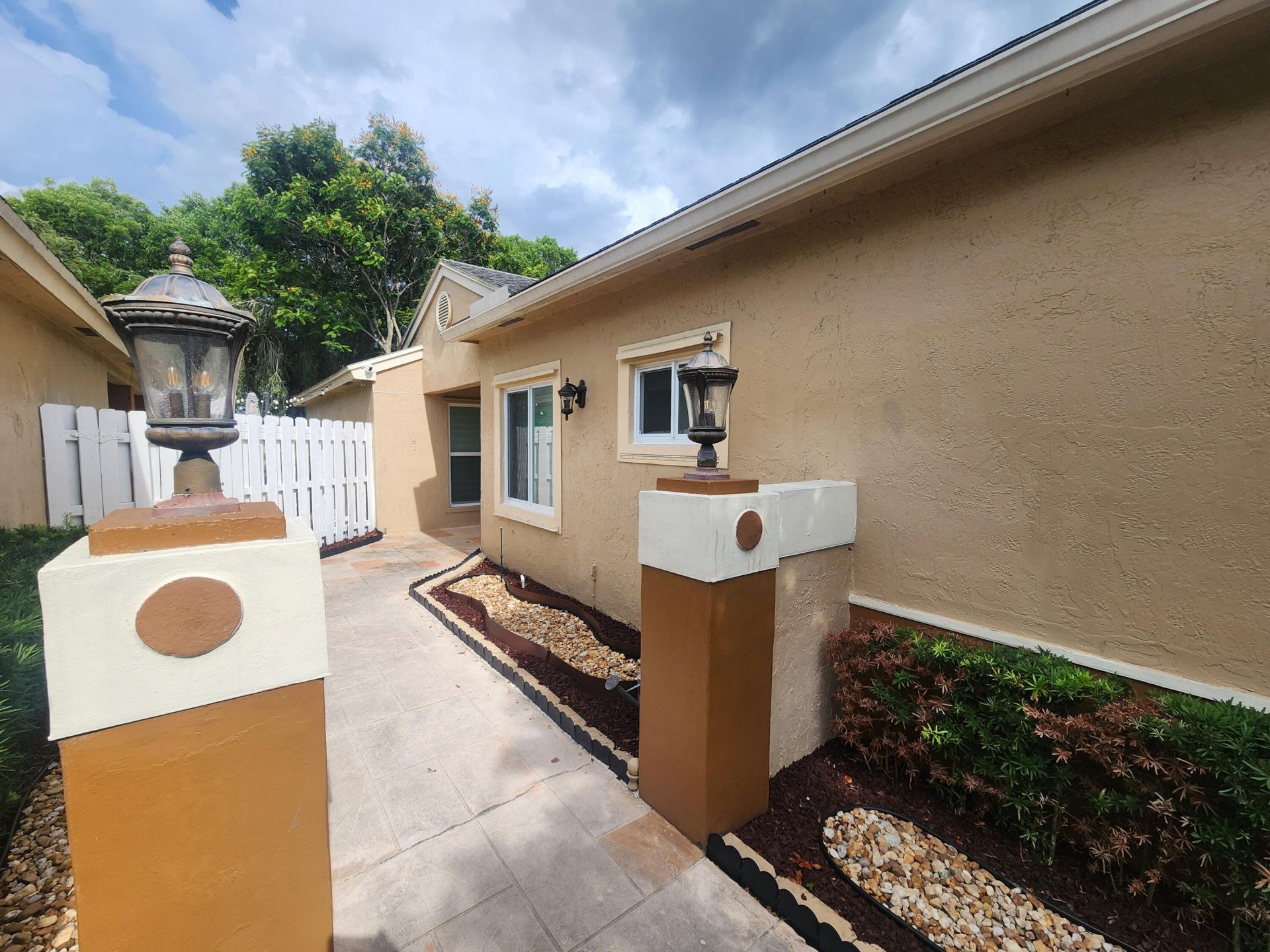 250 E Riverbend Drive, Sunrise, FL 33326 Photo