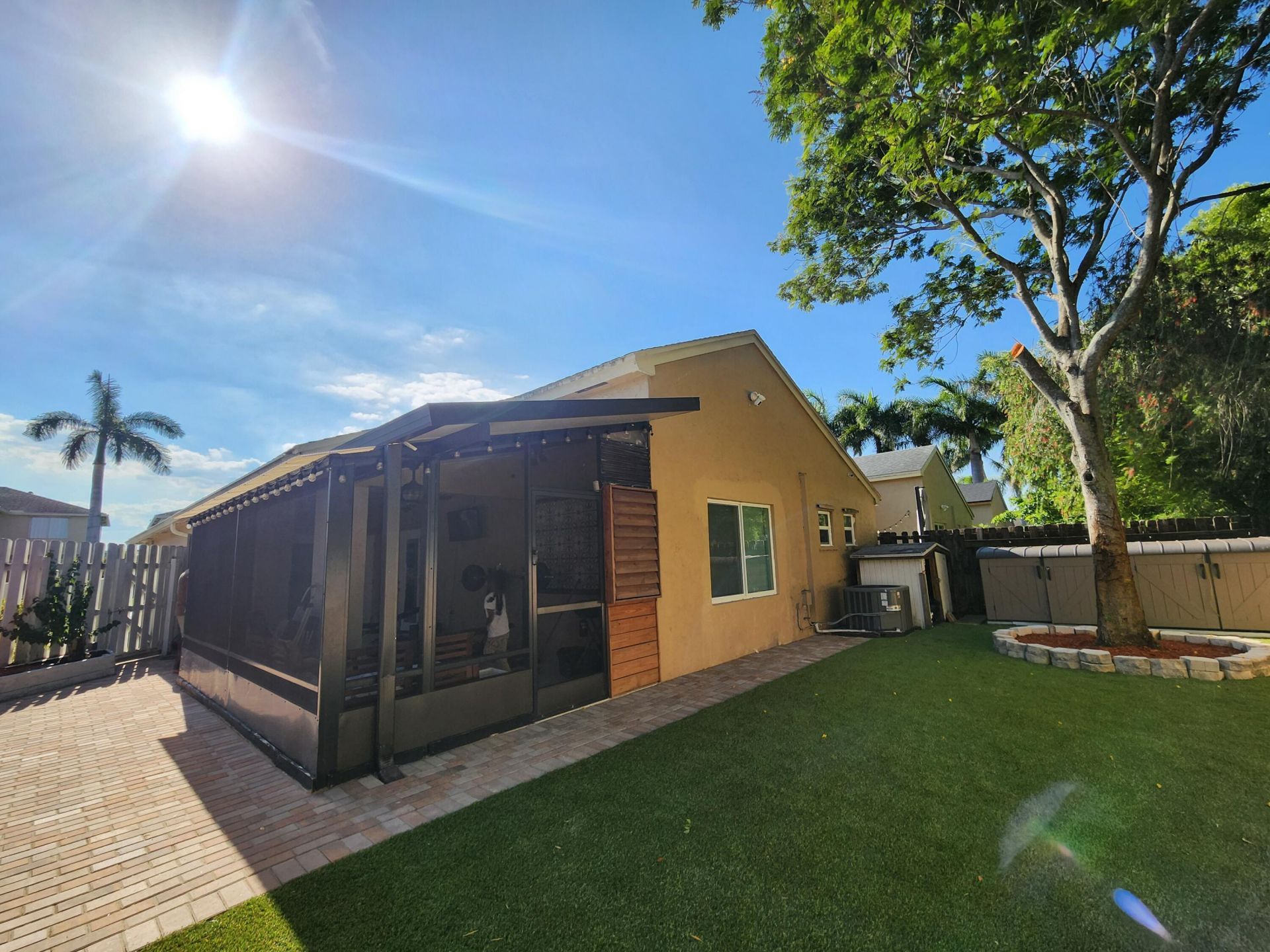 250 E Riverbend Drive, Sunrise, FL 33326 Photo