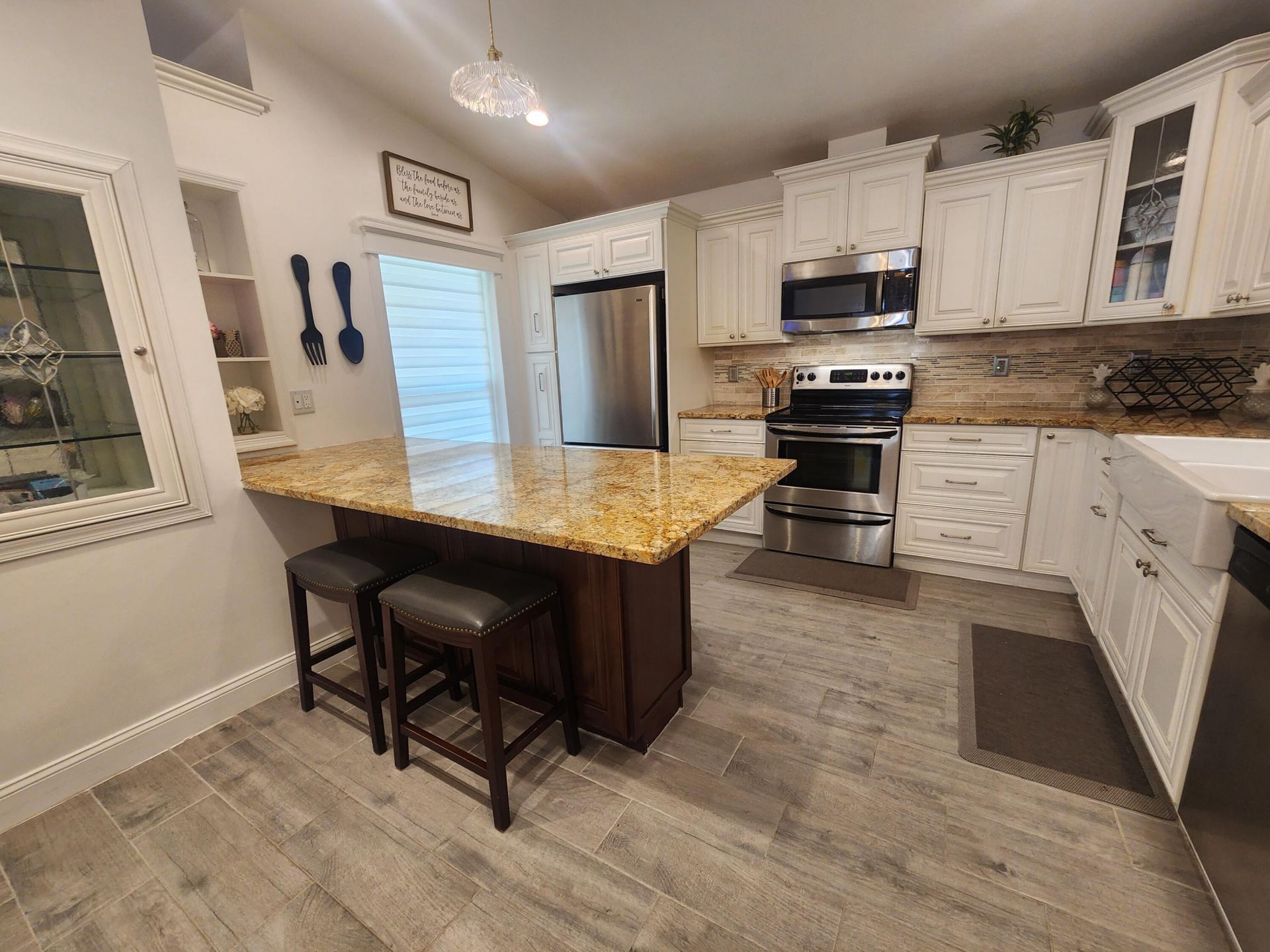 250 E Riverbend Drive, Sunrise, FL 33326 Photo