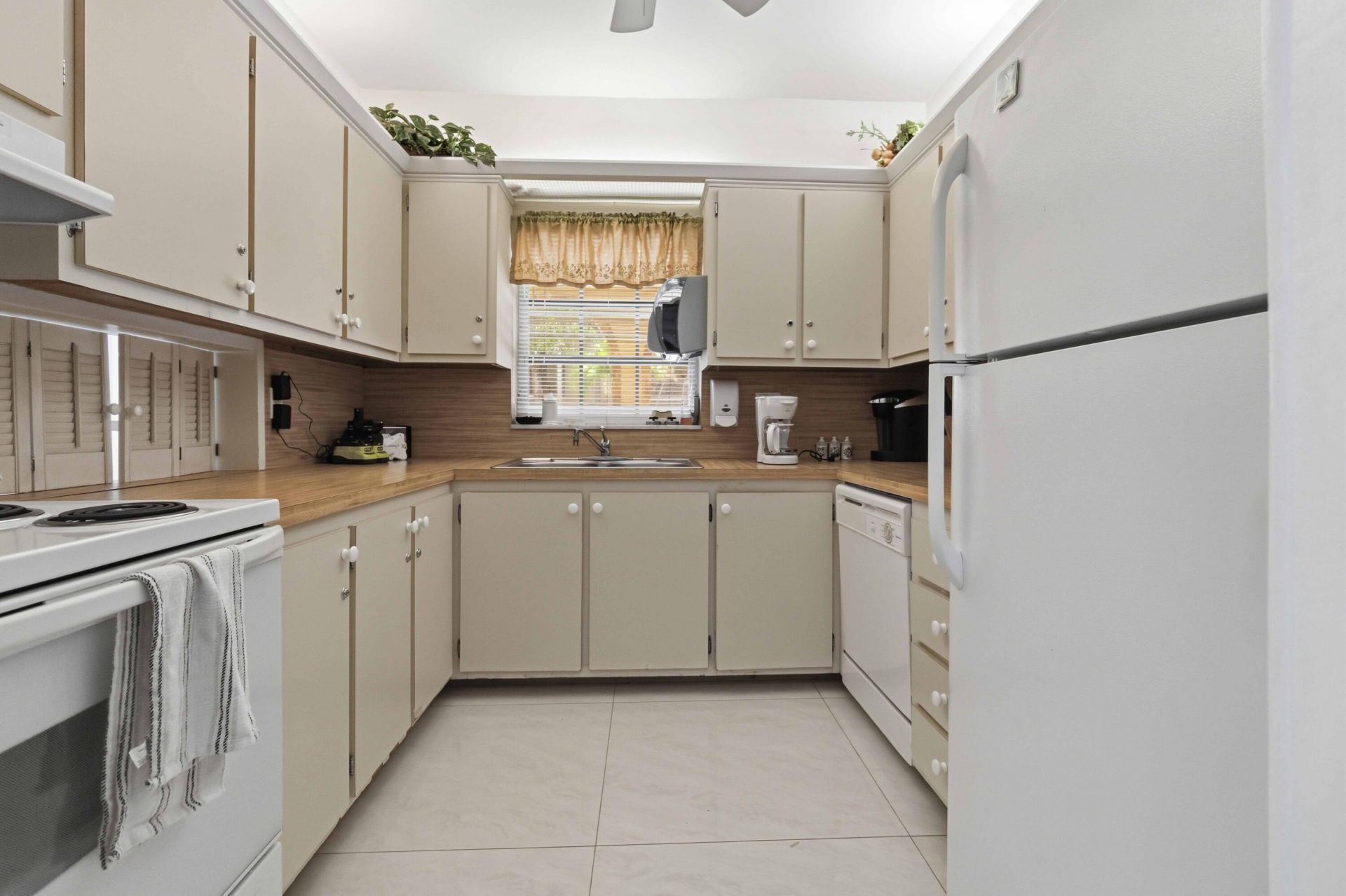 259 S Cypress Road, Unit 506, Pompano Beach, FL 33060 Photo