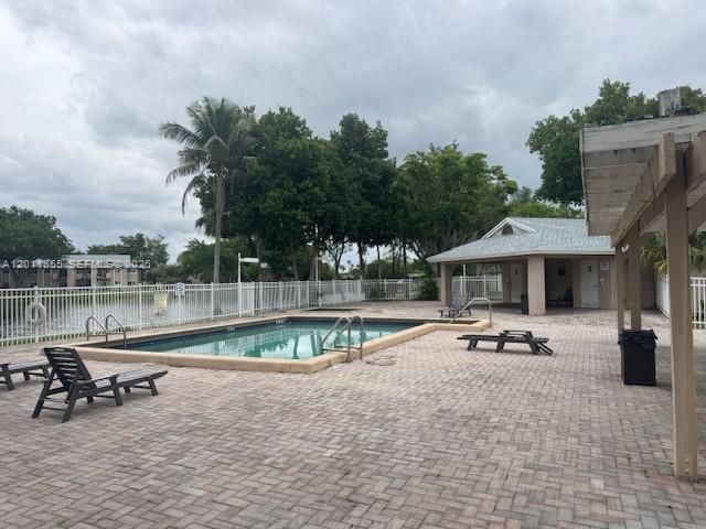 2391 NW 96th Ter, Unit 19P, Pembroke Pines, FL 33024 Photo