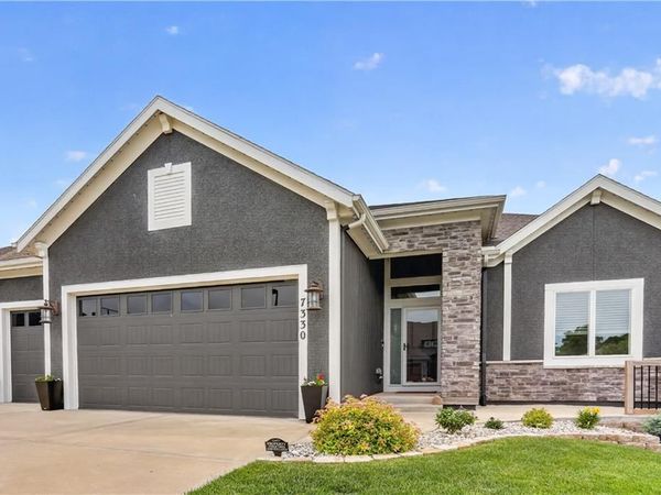 7330 NW Forest Lakes Drive, Parkville, MO 64152