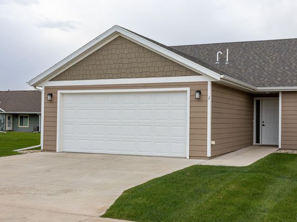 1217 N Marion Rd, Sioux Falls, SD 57107