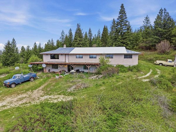 16617 E BLANCHARD Rd, Elk, WA 99003
