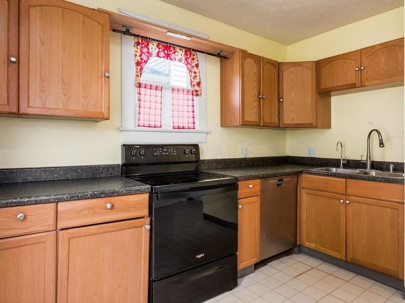 214 W Shields Street , Newark, OH 43055 Photo 10