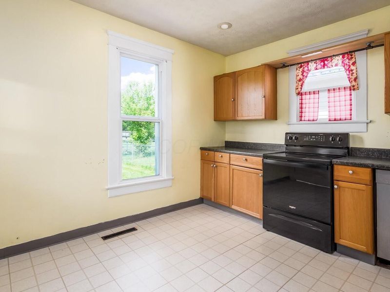 214 W Shields Street , Newark, OH 43055 Photo 11