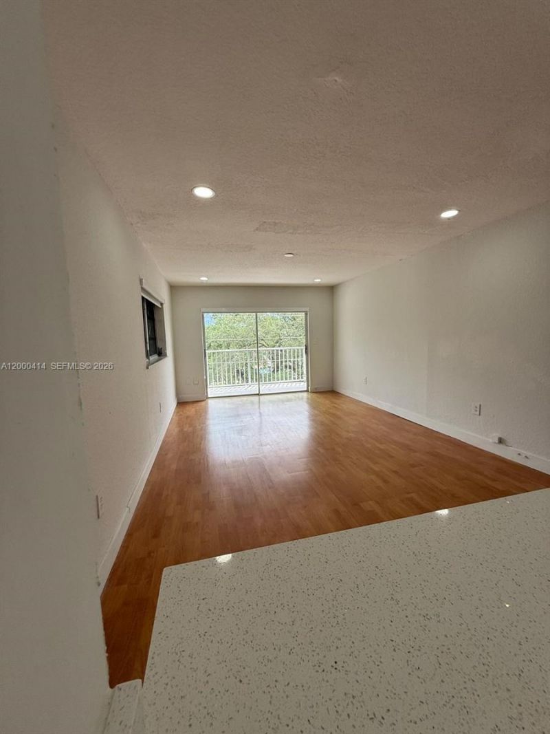 12105 NE 11th Pl, Unit 306, North Miami, FL 33161 Photo