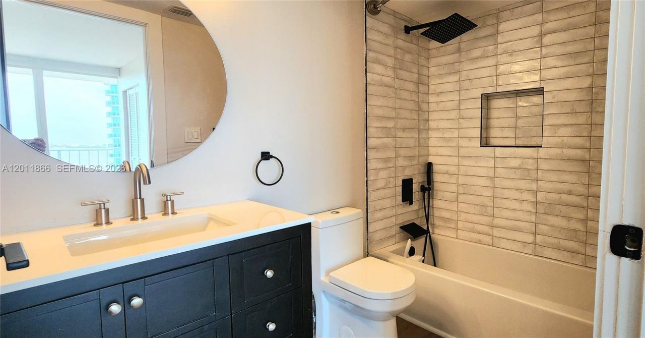 7601 E Treasure Dr, Unit 1411, North Bay Village, FL 33141 Photo