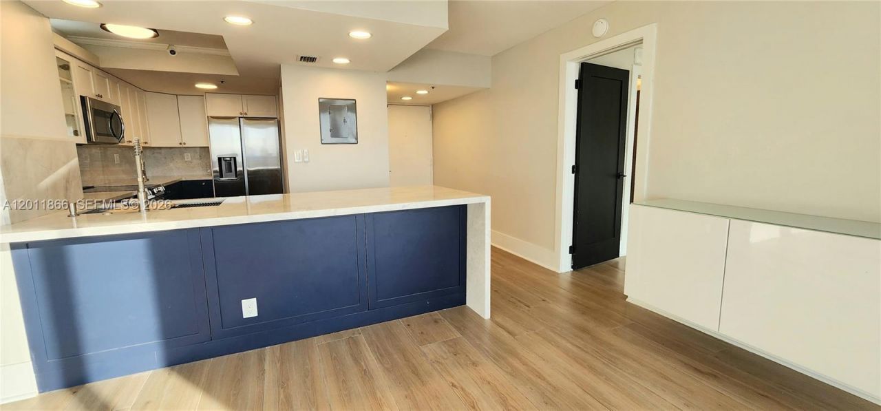 7601 E Treasure Dr, Unit 1411, North Bay Village, FL 33141 Photo