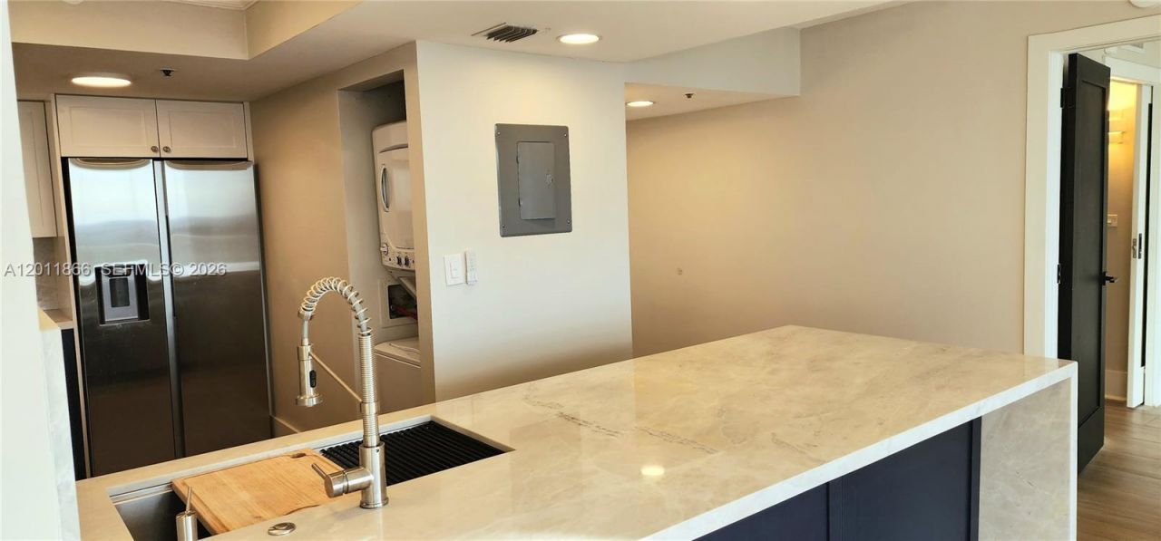 7601 E Treasure Dr, Unit 1411, North Bay Village, FL 33141 Photo