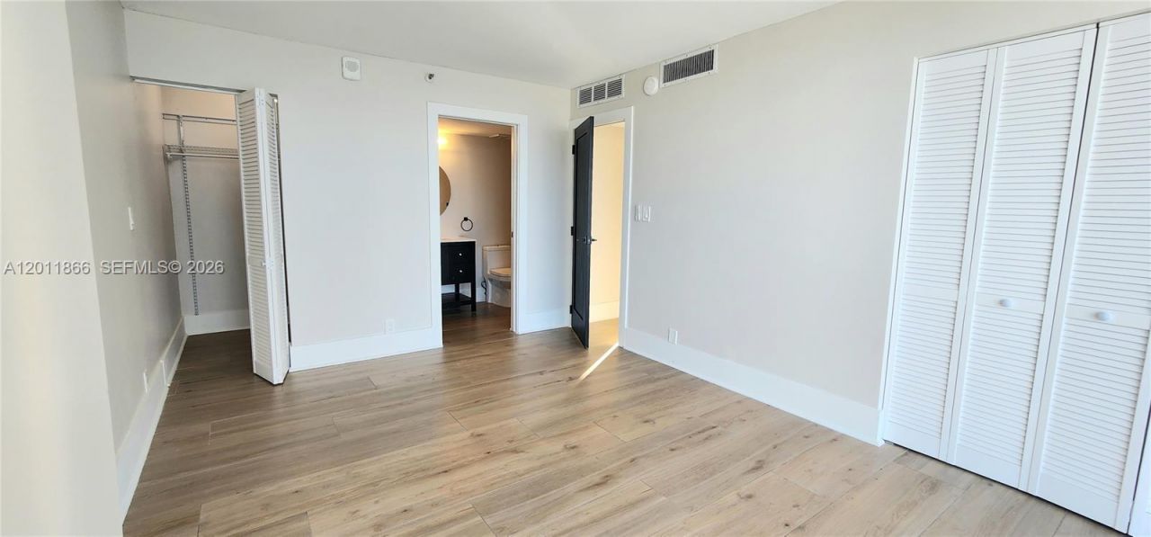 7601 E Treasure Dr, Unit 1411, North Bay Village, FL 33141 Photo