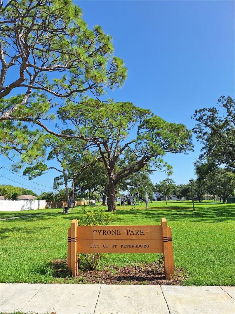 1717 Oxford Street N, Saint Petersburg, FL 33710 Photo