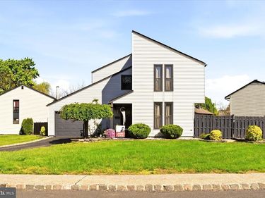 24 ROBERTSON ROAD, EAST WINDSOR, NJ 08520