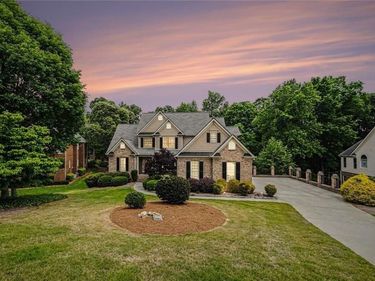 4621 Chartwell Chase Court, Flowery Branch, GA 30542