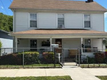 217 E Spruce St E, Covington, VA 24426