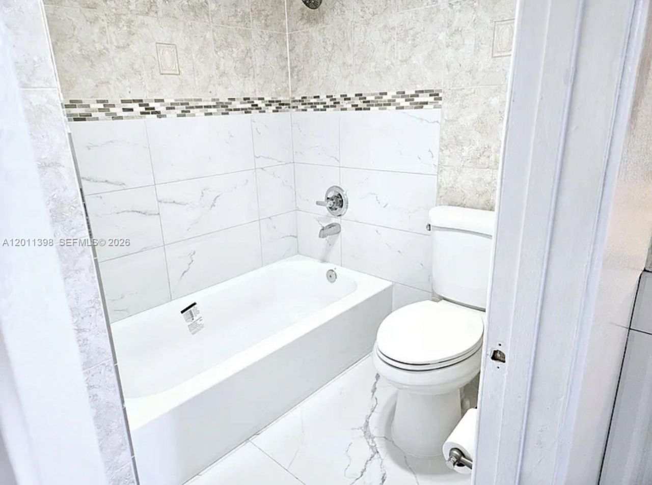 9682 Fontainebleau Blvd, Unit 207, Miami, FL 33172 Photo