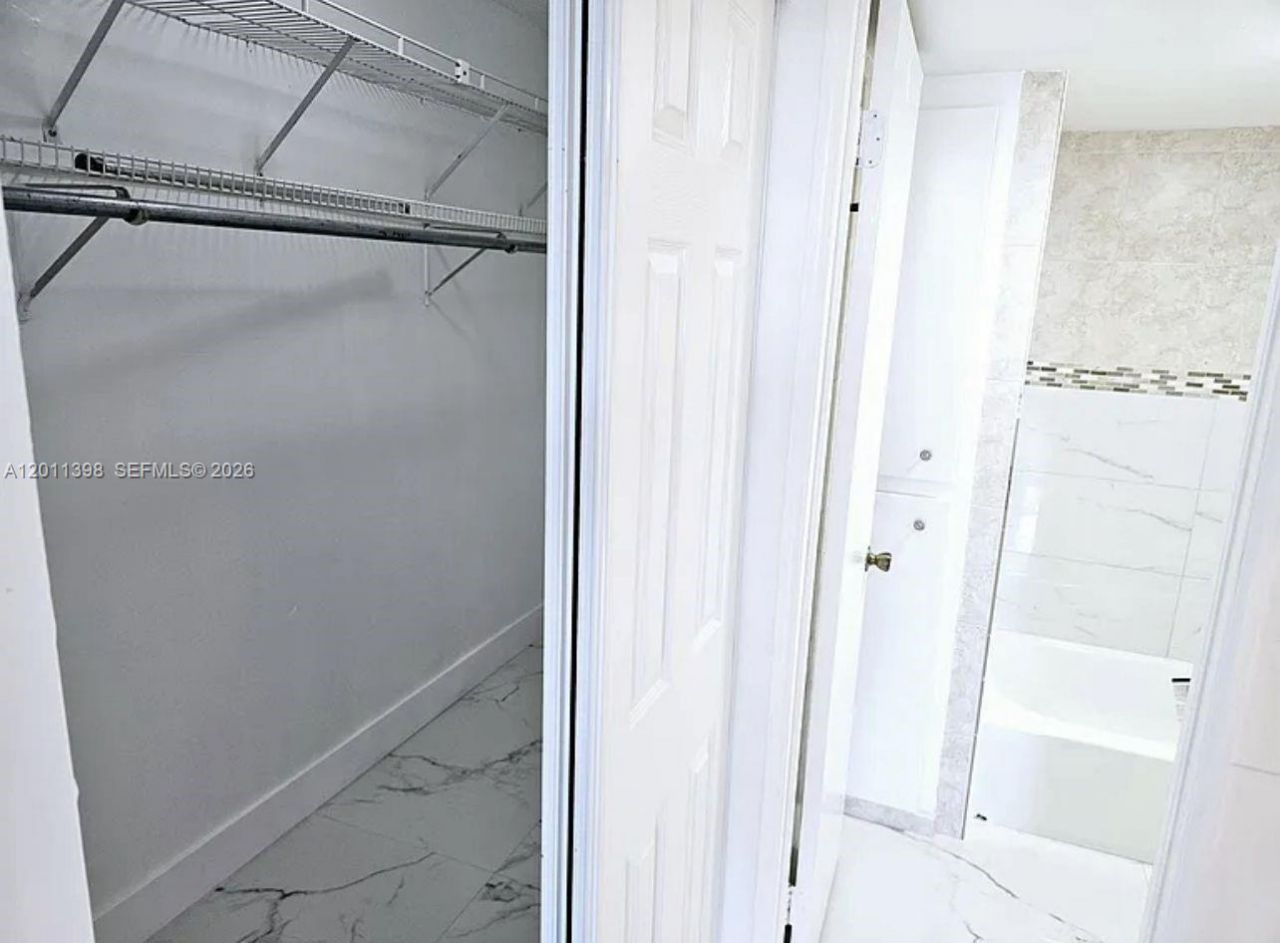 9682 Fontainebleau Blvd, Unit 207, Miami, FL 33172 Photo