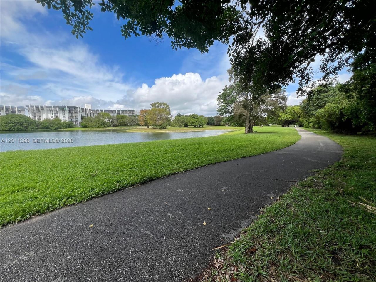 9682 Fontainebleau Blvd, Unit 207, Miami, FL 33172 Photo