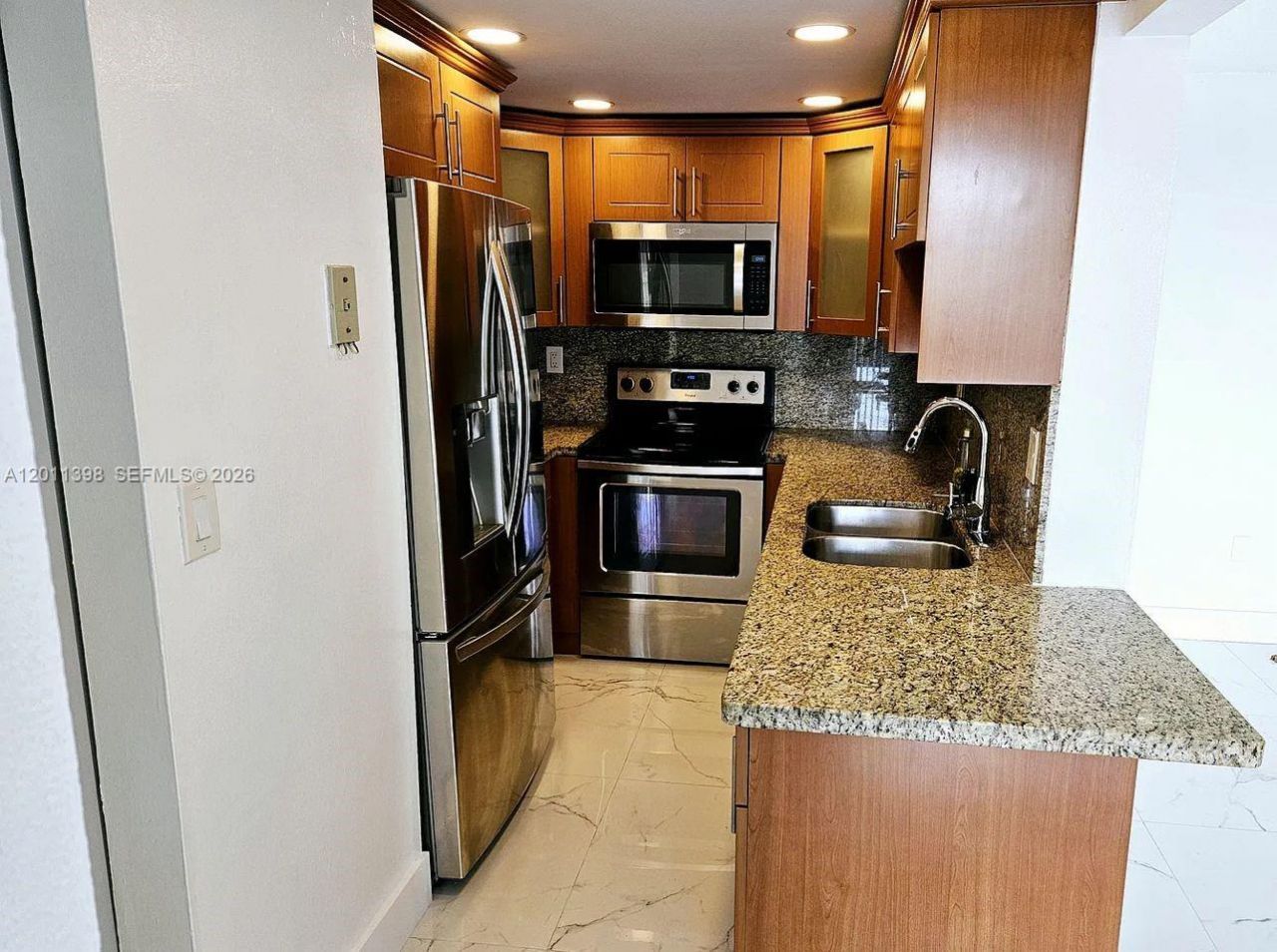9682 Fontainebleau Blvd, Unit 207, Miami, FL 33172 Photo